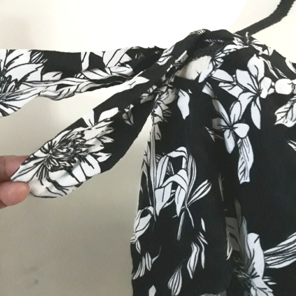 BCX Of The Shoulder Froral - Picture 5 of 6